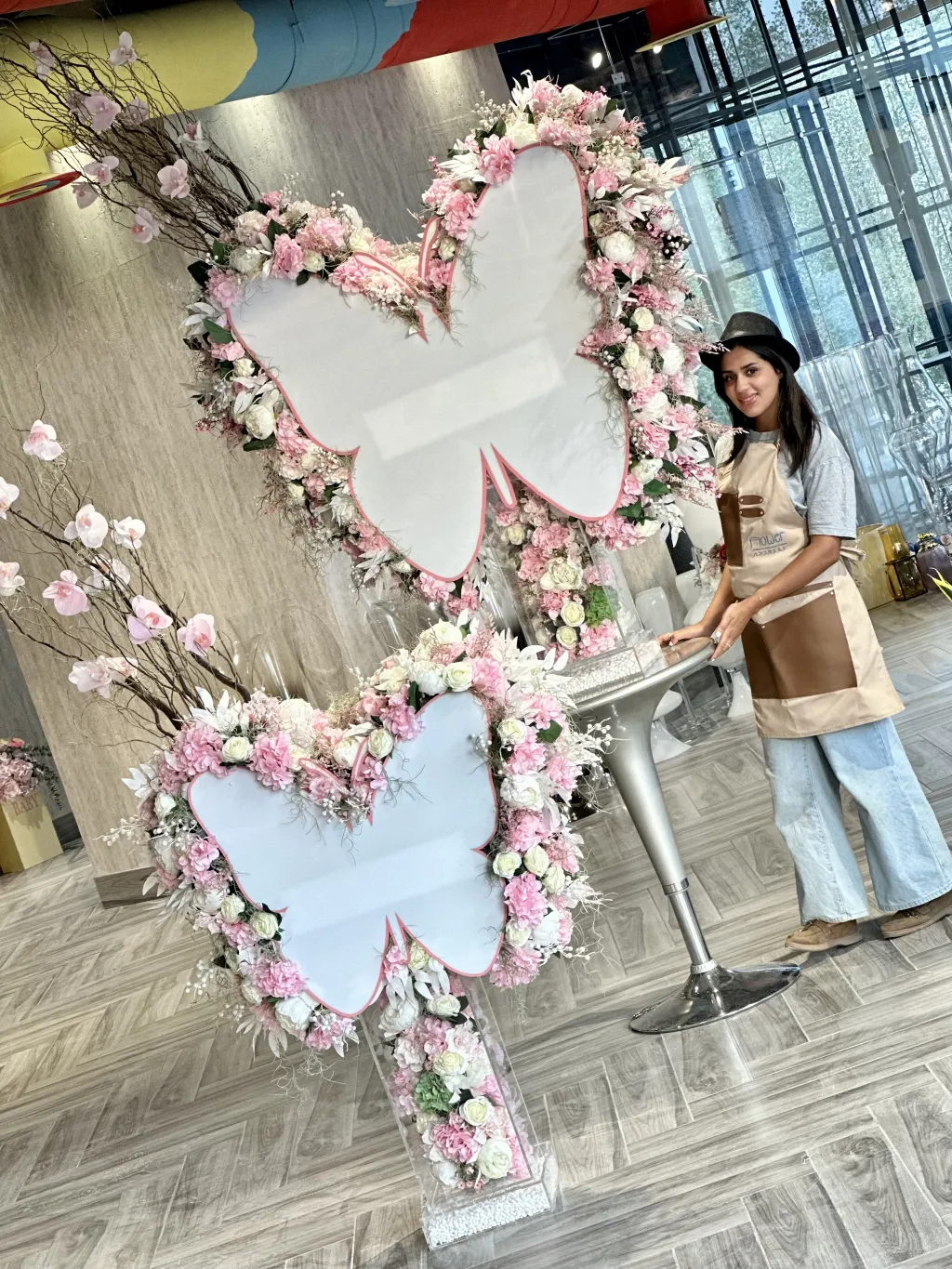 فراشة الورد